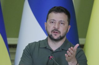 Le président ukrainien Volodymyr Zelensky s'est dit "reconnaissant" pour cette nouvelle aide sur le réseau X (ex-Twitter). "De l'artillerie, des missiles, des munitions pour les (systèmes) Himars, c'est ce dont nos guerriers ont besoin", a-t-il aj...